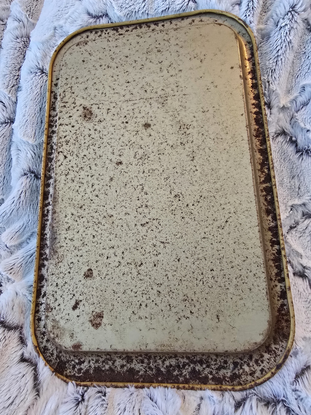Set of 7  Vintage Decorative Art Deco Metal Serving Trays Cream & Gold  Rusty - Picture 3 of 4